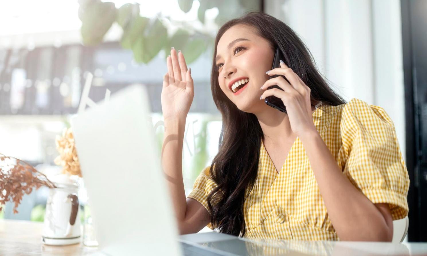 Entrepreneurs en réunion de brainstorming pour création de startup