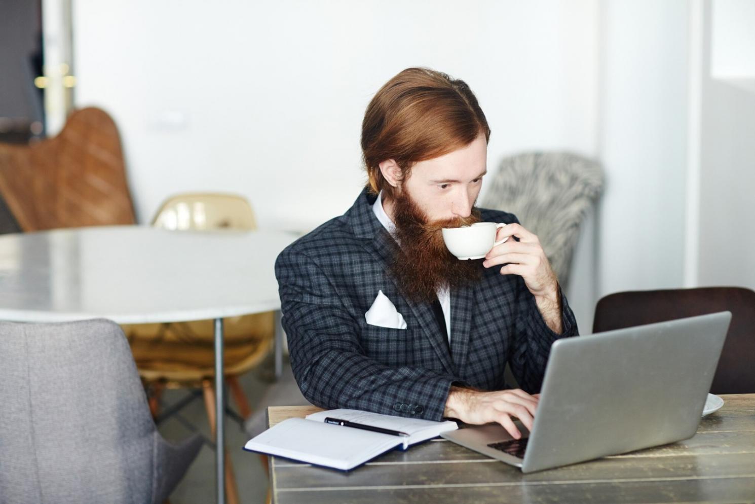 Réunion stratégique pour le développement d'une startup